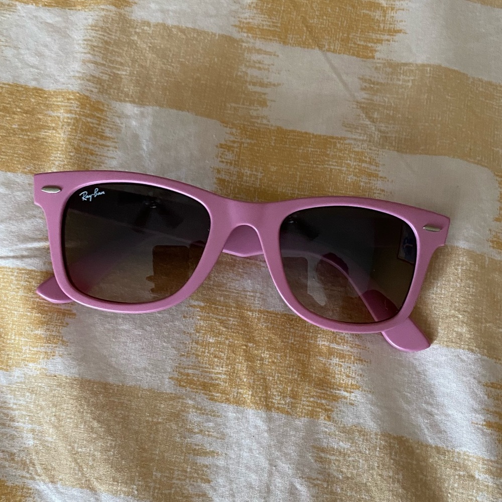 Rayban Wayfarer sunglasses in matte pink